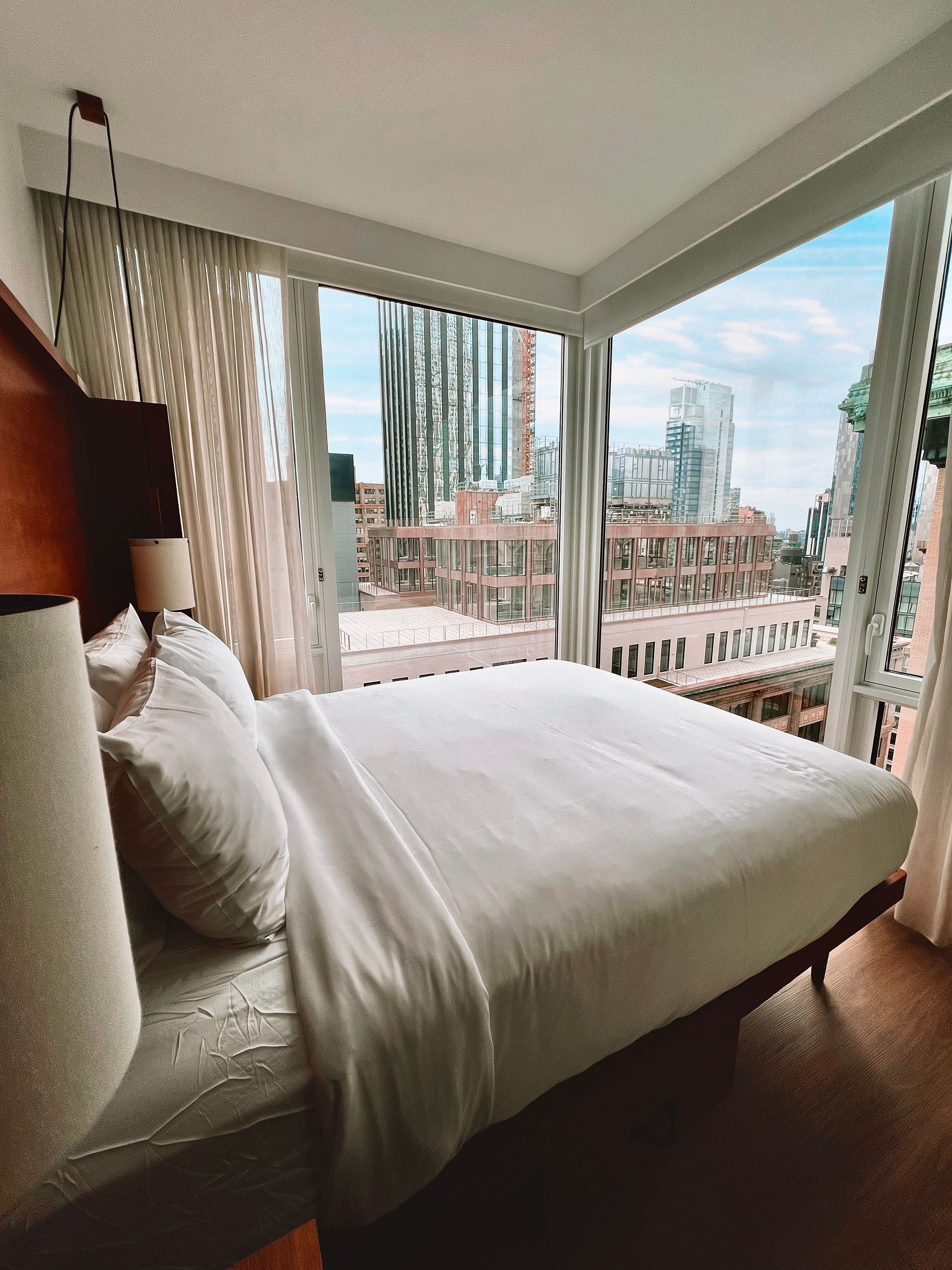 Membutuhkan 10 Kamar Hotel, Menginap Selama 1 Bulan, Meminta Harga Diskon